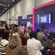 Seamless virtual whiteboard for online classrooms