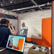 Engaging digital whiteboard for distance education